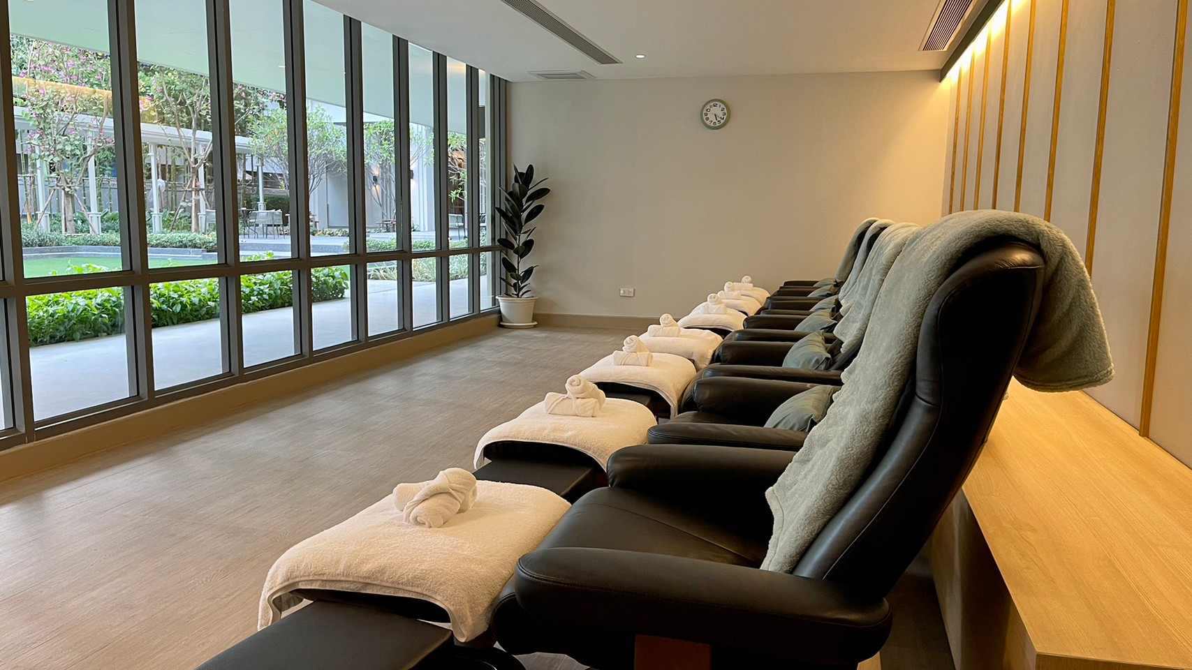 Lek Massage Chao Phraya Nails & Beauty Zone Now Open! to Lek